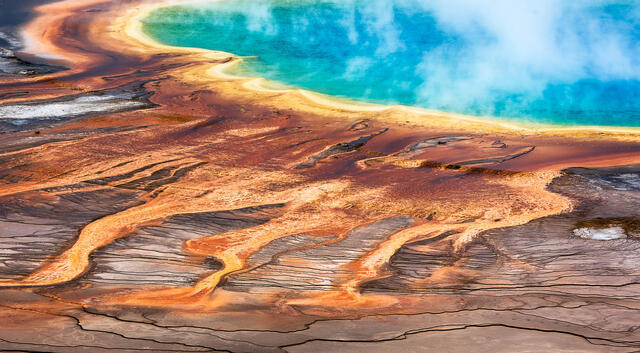 Grand prismatic spring photographed during fall photography workshop